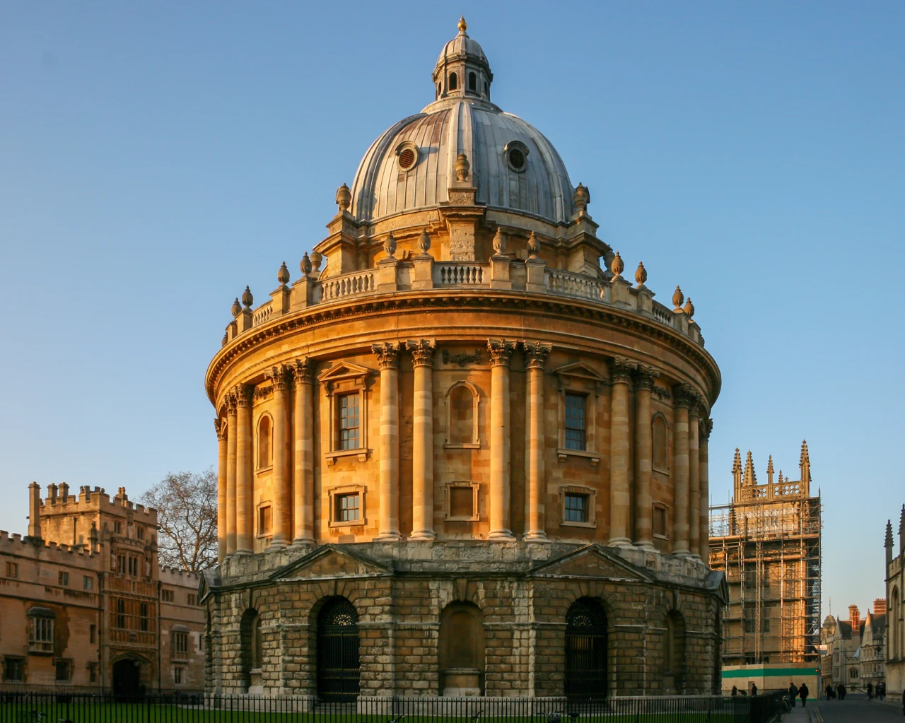 Die Radcliffe Camera in Oxford im Abendlicht